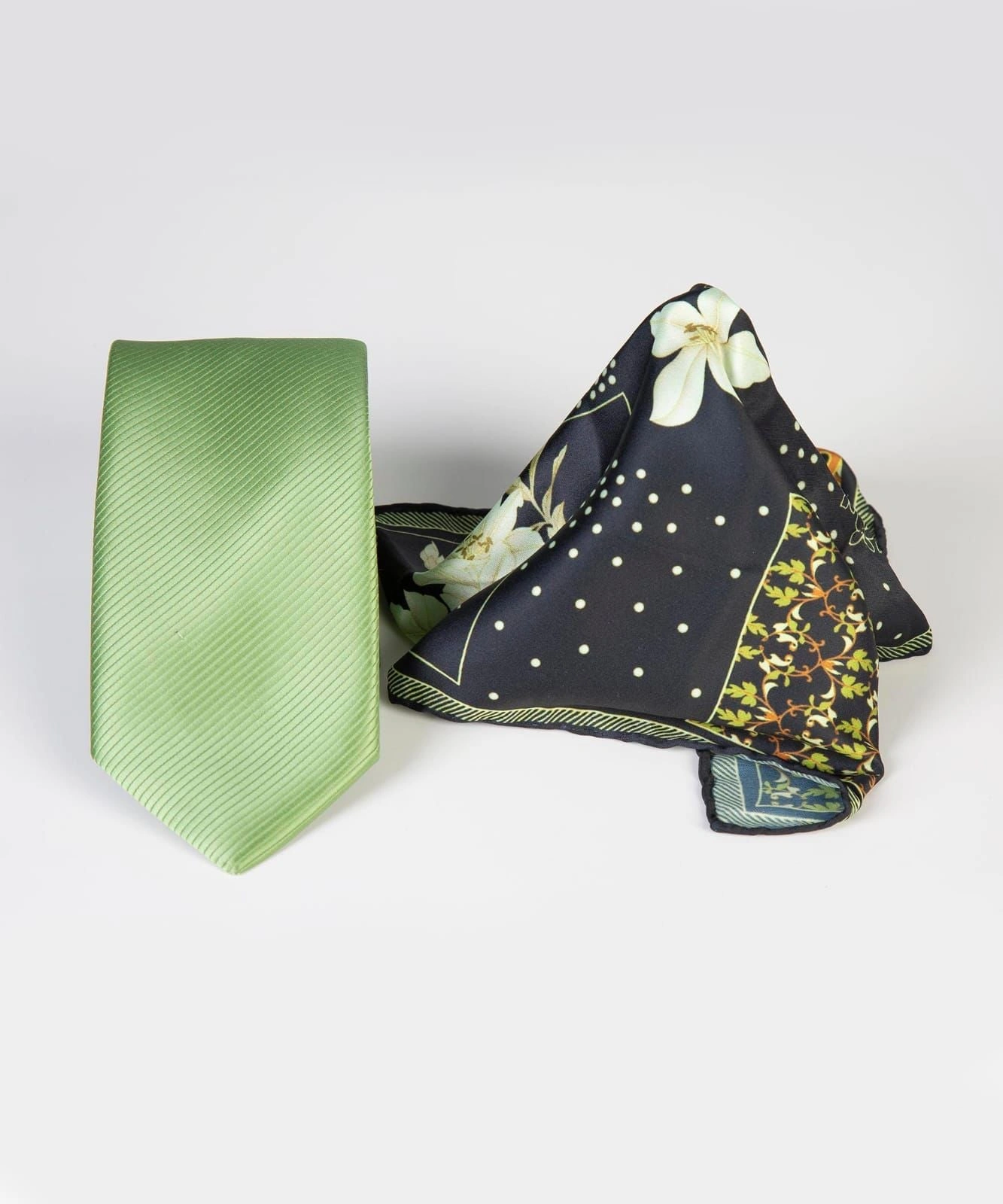 Sharp Tie & Pocket Square Duo: Elevate Your Style Instantly!