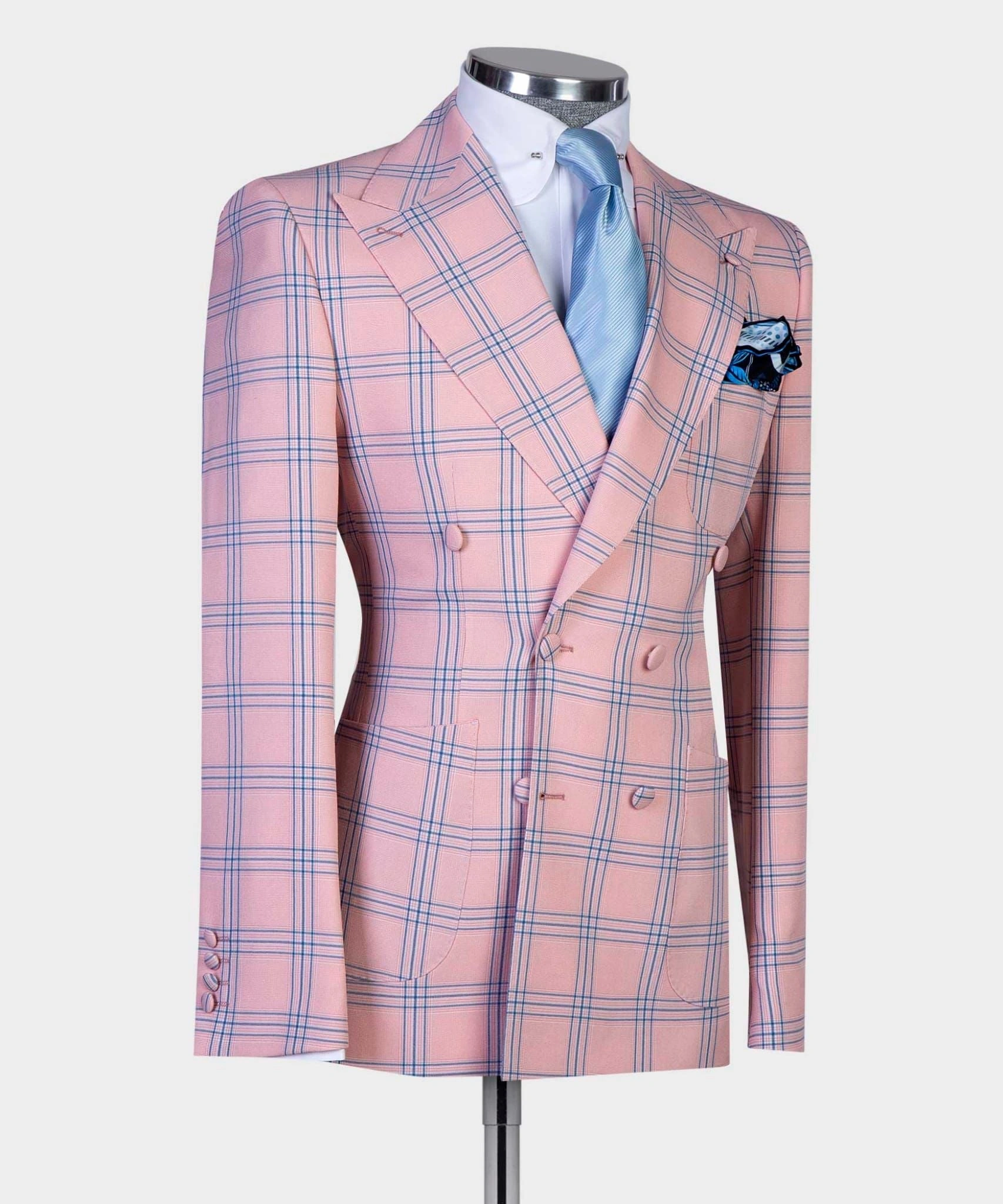 Pretty in Pink Suit: Effortless Chic for Everyday Adventures.