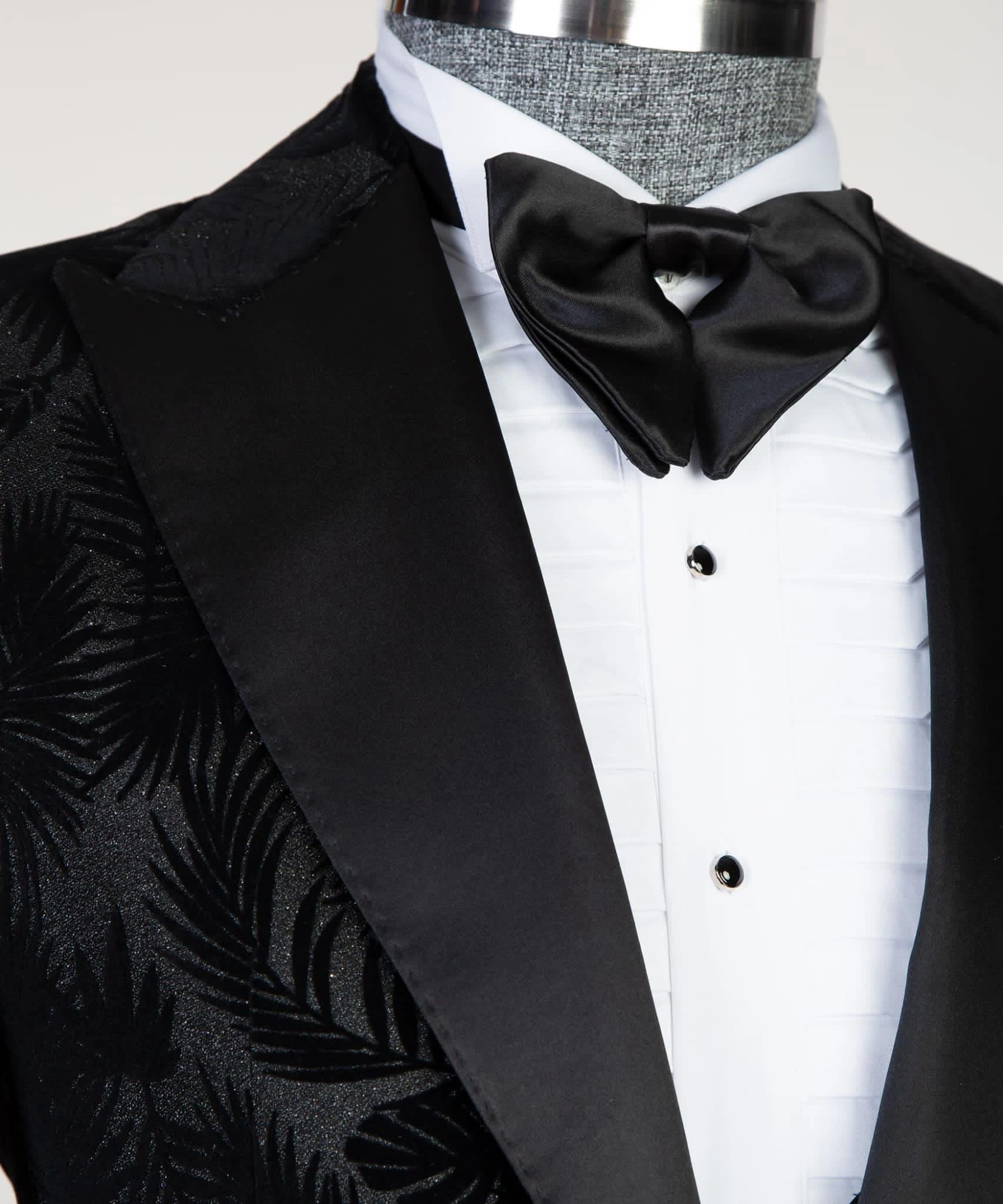Classic Black Tuxedo Suit Set – Step Out in Style & Confidence.